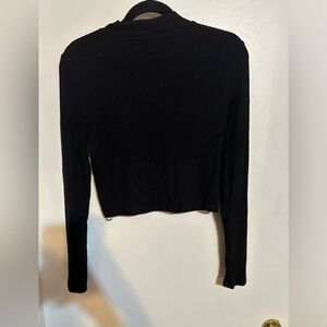 Women’s No Boundaries mock neck cropped long sleeve tee, ribbed, L